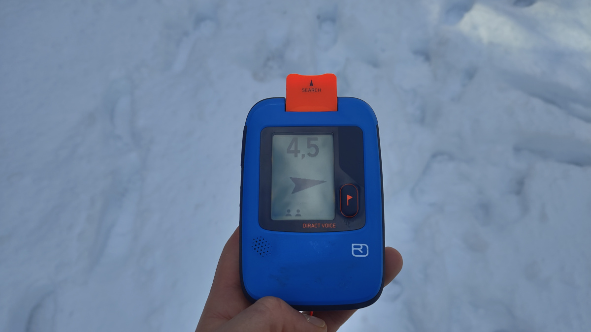 En la parte inferior, el Diract Voice muestra el número de victimas con pequeños iconos de personas, hasta un máximo de cuatro.